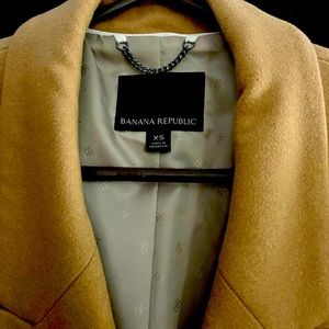 Beautiful Banana Republic Camels Hair overcoat! Very warm…